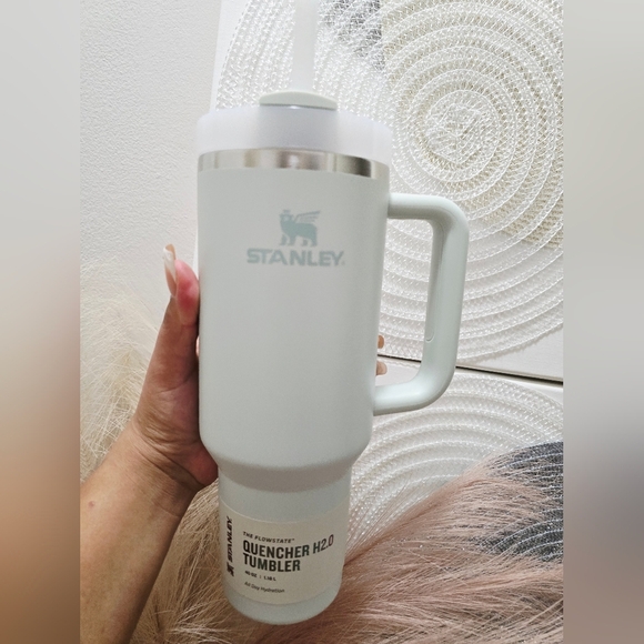 Stanley White Quencher H2.0 Tumbler - Picture 7 of 7
